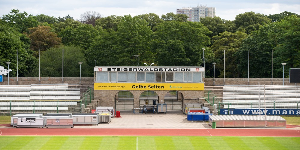 Historische Aufnahme des Marathontors vor dem Umbau des Steigerwaldstadions.