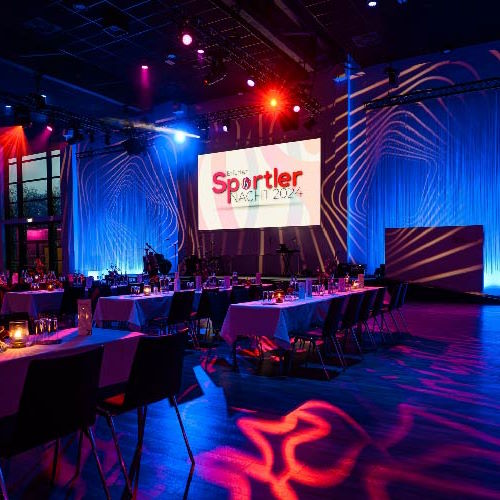 Veranstaltungsraum Parksaal mit dem Fokus auf die Ambientebeleuchtung zur Erfurter Sportlernacht 2024 im Parksaal.               