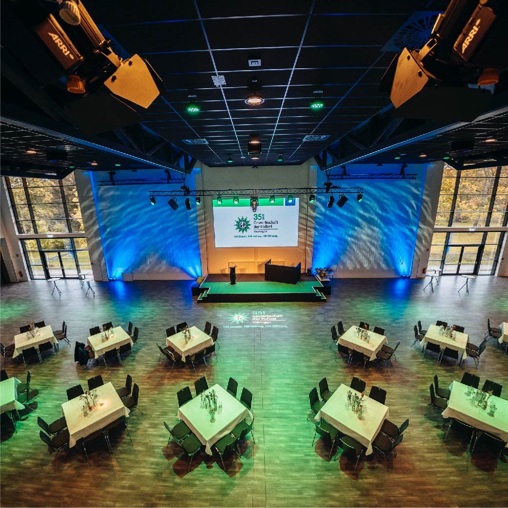 Veranstaltungsraum Parksaal mit dem Fokus auf die Ambientebeleuchtung zur Erfurter Sportlernacht 2024 im Parksaal.